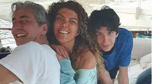 Ünlü oyuncu erkan petekkaya'nın eşi ve oğlu ile birlikte çıktığı tekne gezintisinde taliksiz bir olay ünlü oyuncunun ailesi ile birlikte tatiline kayın pederinin alanya'daki otelinde devam ettiği öğrenildi. Erkan Petekkaya Ailesiyle Mavi Tura Cikti Haberi Maras Haberleri