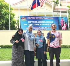 Kehidupan kita di dunia ini sifatnya sementara untuk selanjutnya menuju akhirat. Norhana Kongsi Amal Kebajikan