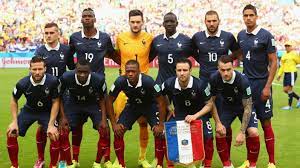 Emmanuel macron (m) und gattin brigitte stattete nationalcoach didier deschamps (l) einen besuch ab. Panne Bei Wm Spiel Frankreich Gegen Honduras Beginnt Ohne Hymnen Sport Sz De