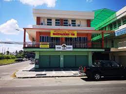 Ada satu restoran ni makanan kat situ boleh tahan sedap jugak. Kereta Sewa Keningau