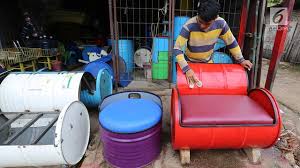 Selain jauh lebih murah harganya, fungsi baranglah yang bisa. Perabot Dari Drum Bekas Karya Perajin Jember Tembus Pasar Jepang Surabaya Liputan6 Com