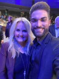 WOW!.. What a great night and awesome experience! It was an honor to  accompany Karen Peck and New River tonight