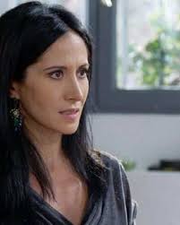 In the la corniche district of marseille, close to fausse monnaie, plus belle la vie ici features an outdoor swimming pool and a washing machine. Samia Nassri Plus Belle La Vie Wikia Fandom