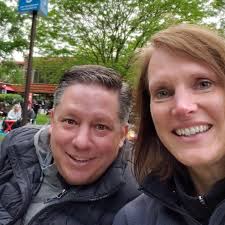 What are the pros and cons of using wet and dry brine for smoking fish?