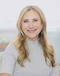 Ellen Jacobs's Instagram, Twitter & Facebook