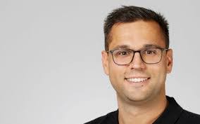 Thomas Windisch's Instagram, Twitter & Facebook