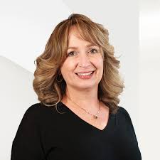 Lisa Paschke's Instagram, Twitter & Facebook