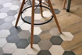 Pose carrelage imitation parquet prix. Assemblage Carrelage Imitation Parquet Bois En 3 Formats Et Carrelage Hexagonal Une Transition Origina Deco Carrelage Carrelage Octogonal Planchers Modernes