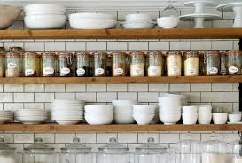 Regale schaffen stauraum in jeder noch so kleinen wohnung und helfen ihnen dabei, ordnung zu halten. Gewurzregal Diy 7 Ideen Mit Anleitungen Fur Die Kuche