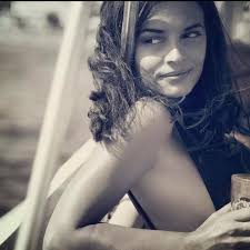 Πασίγνωστη επιδημιολόγος στο Κουρδιστό Πορτοκάλι> Έκανα τα εμβόλια COVID-19  και τώρα ανησυχώ για τη ζωή μου!