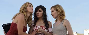 Initially broadcast by canale 5, from january 1993 it was moved to italia 1. Amiche Da Morire Cast Trama E Trailer Del Film Con Claudia Gerini Tvzap