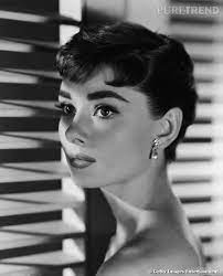 Chaque décennie a marqué un tournant. Comment On Se Coiffait Dans Les Annees 50 Nom Audrey Hepburn Coiffure La Coupe Garconne Tres Enfantine Puretrend