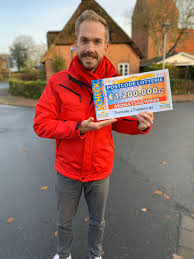 35 im haus die geschäfte franz etzer, drucksachen jeder art; Postcodelotterie On Twitter Herzlichen Gluckwunsch Zum Postcode Monatsgewinn Im November Lieber Torsten Felixuhlig Und Das Deutsche Postcode Lotterie Team Uberraschen Den Glucklichen Gewinner Personlich Mit Zwei Schecks Uber Je 300 000 Euro