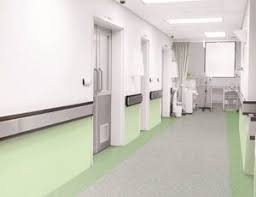 Untuk vinyl rumah sakit ini adalah berbentuk roll atau gulungan, yang dapat di implementasikan pada vinyl ruang operasi atau vinyl kamar operasi, ruang perawatan, ruang bersalin, ruang laboratorium, lantai klinik, ruang kantor hingga koridor dan layanan publik yang berada di dalam ruangan tertutup. Vinyl Lantai Rumah Sakit Jual Lantai Vinyl Anti Bakteri