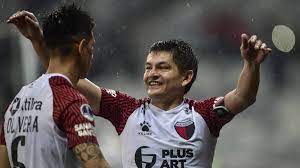 Luis miguel rodríguez, (born january 1, 1985 in san miguel de tucumán), nicknamed pulga (flea) and captain fugazza, is an argentine football forward currently playing for colón of the primera division. Pulga Rodriguez Albanil Fichaje Frustrado Del Real Madrid Y Estrella En Argentina As Argentina