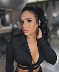 Uma sequência de fotos com essa produção incrível 🖤