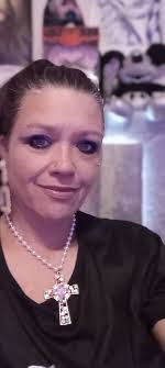 Mary Bealer's Instagram, Twitter & Facebook