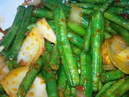 Layaknya resep tumisan pada umumnya, resep ini dibuat dari bahan dasar dan bumbu yang sederhana. Sayur Kacang Panjang Myresipi