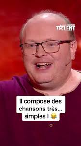 "J'ai mangé un croissant et maintenant il est absent" 😂 Sa chanson amuse  beaucoup le jury et le public ! Qui a encore la chanson en tête ? @David  fils de Momone #LFAUIT