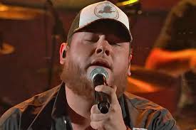 Luke Combs Turns On The Romance With One Number Away On Colbert Watch Luke Country Singers Country Artists