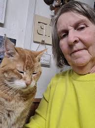 Evening everyone. Not a bad day at all. We went to the shop in brilliant  sunshine and had a walk around the Square. I had a really good night last  night and