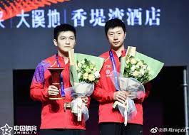 Jun 25, 2021 · 中國乒協主席劉國梁。 新華社 中國男乒隊員（左起）王楚欽、許昕、樊振東、馬龍、主教練秦志戩、女隊主教練李隼、隊員陳夢、孫穎莎、劉詩雯、王曼昱身穿全新戰袍集體亮相。 é©¬é¾™ æ¨ŠæŒ¯ä¸œä¸€ç›´åœ¨è¿›æ­¥ç»¼åˆèƒ½åŠ›æ˜¯ä¸–ç•Œæœ€å¥½çš„äº† æ‰‹æœºæ–°æµªç½'