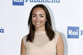 Camila raznovich dà il via ad un nuovo fantastico viaggio intorno al mondo. Chi E Camila Raznovich Conduttrice Di Alle Falde Del Kilimangiaro