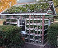 пластиковых бутылок поделки для сада своими руками из подручных материалов с описанием Banya Iz Steklyannyh Butylok 10 Idej Ban I Primeneniya V Konstrukcii Sad Iz Butylok Sadovye Idei Stroenie Iz Prirodnyh Materialov