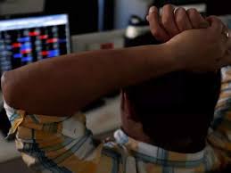 Analysts covering reliance power currently have a consensus earnings per share (eps) forecast of 4.21 for the next financial year. Nse Bse Bulk Deals Hdfc Sells Shares In Rcomm Reliance Power The Economic Times