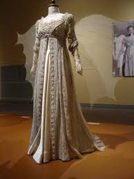 What Makes A Cinderella It S The Dress Duh Aftonklanningar Klanningar Klader