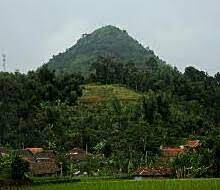 Giri tirta hot spring resort and spa. Kisah Dan Asal Usul Gunung Klotok Kediri Jawa Timur Kuwaluhan Com