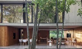Si bien esta casa de madera está fabricada casi en su totalidad con este material podemos ver que las bases de hormigón forman parte fundamental (y fundacional) de la vivienda. Una Casa Prefabricada De Hormigon En Argentina