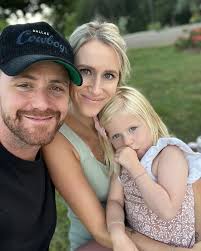 hi I'm back 👋🏼😂 It's been awhile since I've posted and that's been  intentional. I'm reluctant to share