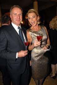 He is an actor, known for il volatore di aquiloni (1987), eusébio: Die Frau Des Chefs Martina Und Vorstandsboss Karl Heinz Rummenigge Sind Seit 1978 Verheiratet Und Haben Funf Kinder