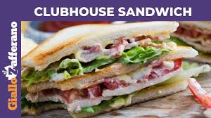 Il club sandwich originale è composto di più strati di pane bianco tostato, pomodori, lattuga, pancetta, maionese o senape. Clubhouse Sandwich Ricetta Originale Youtube