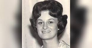 Evelyn Ridge's Instagram, Twitter & Facebook