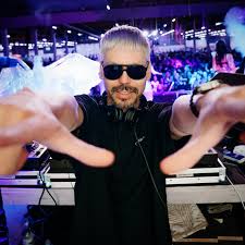 DJ BAUR | Спасибо #Январь ❄️ Встречай #Февраль 🫡 Продолжаем зимний движ,  всем отличных выходных! 31/01 #Москва @LaskiClub 01/02 @Nebar.Moscow  #djbaur... | Instagram