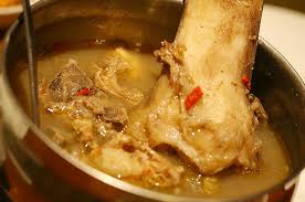 Di sulawesi selatan, daun kelor dimasak menjadi sayur bening. 19 Makanan Khas Palu Yang Enaknya Bikin Ngiler