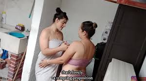 Lesbianas maduras follan sus coños a escondidas en la zona de lavandería -  XNXX.COM