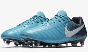 Tiempo Legend 7 Play Ice Football Soccer Nfl Sports Futbol Fifa Sport Calcio Like Premierleague Ch In 2020 Nike Football Boots Football Shoes Football Boots