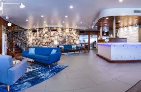 Our 138 guest rooms are nonsmoking and feature classic cherry finish furnishings, en suite. Kings Inn Hotels Petersen Properties