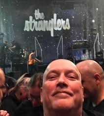 Hello! 😀 It's been an absolute pleasure and a treasure to end the year  with doing what I love best .. am absolutely loving singing and playing  days in a row ..