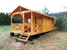 How To Build A Wooden Cottage In 4 Hours Petite Maison Bois Maison Bois Chalet Bois