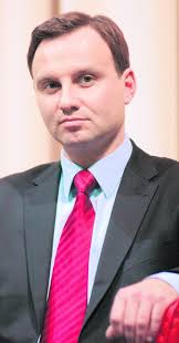 Hukuk ve adalet partisi'nin adayı olarak 2015 cumhurbaşkanlığı böylece, bazı uzmanlara göre duda, rusya'ya karşı ılımlı bir tutum gösterecektir. Andrzej Duda Spozniony Pociag Do Polityki Polska Times