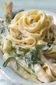 Einfach Und Lecker Bandnudeln Mit Spargel Barlauch Sahnesauce Sahnesauce Sahnesauce Rezept Einfache Gerichte