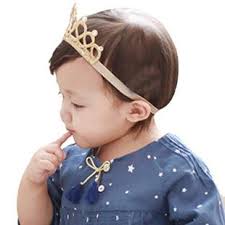 The crown of Paula Proctor (Donna Lynne Champlin) in Crazy Ex-Girlfriend  (S03E05)