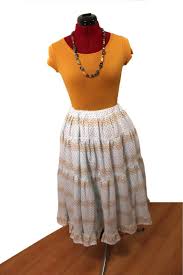 Voici un modèle de jupe courte volantée simple et efficace ! Comment Faire Une Jupe A Volants Tuto Couture Diy Jaspe Couture