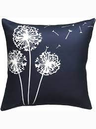 Bei gartentraum.de finden sie exklusive sitzkissen. Kuscheliges Outdoor Kissen Pusteblume Dunkelblau