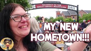 MY FAVORITE VIDEO YET!!! BEARS!! CLIMBING A BIG OLE MOUNTAIN!! BLUE RIDGE  PARKWAY!! SUCH FUN!!!