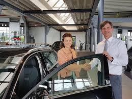 Kg, znl stendal in stendal sind noch keine bewertungen abgegeben worden. Autohaus Rosier Prominenter Besuch Bei Rosier In Facebook